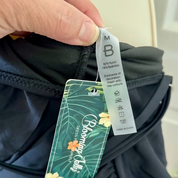 Blooming Jelly Swimsuit One Piece Black Tummy Control Modest Flattering Medium - Picture 5 of 7